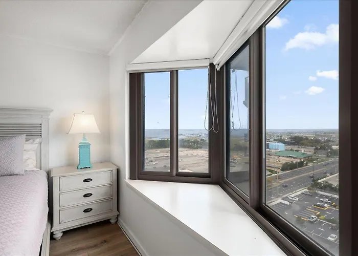 Hébergement de vacances 2 Bedroom 9400 Building With Gorgeous Side Ocean View *