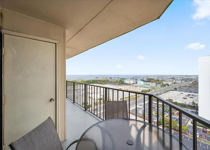 Hébergement de vacances 2 Bedroom 9400 Building With Gorgeous Side Ocean View *