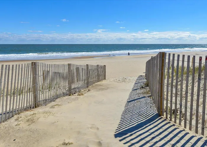 2 Bedroom 9400 Building With Gorgeous Side Ocean View *